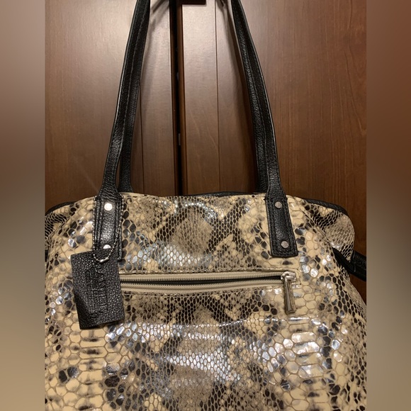 Daniel Leather Shoulder Bag - Picture 4 of 11